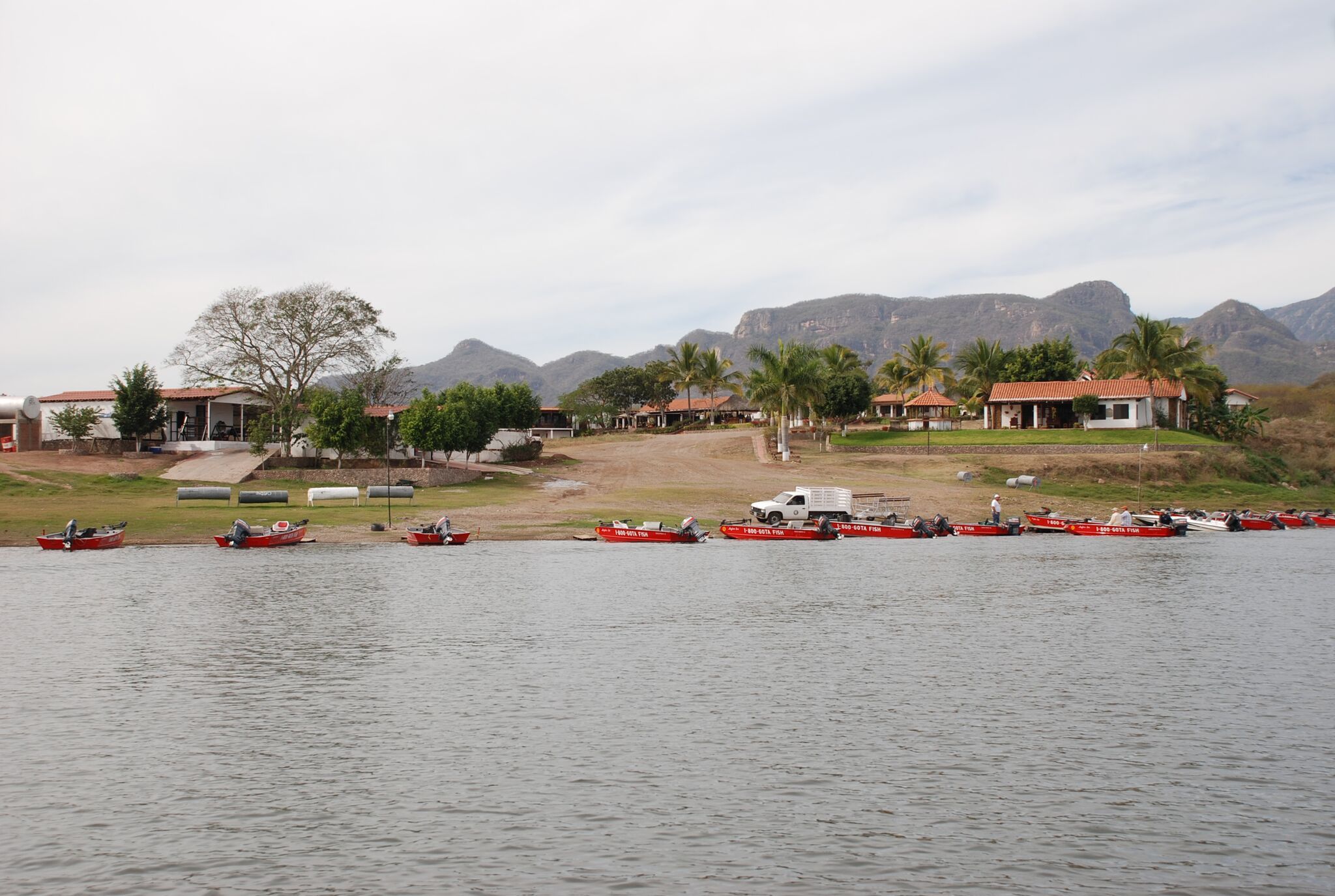 Lake El Salto Anglers Inn